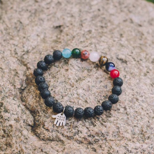 bransoletka damska boho nepalska indyjska na gumce lawa wulkaniczna z zawieszką