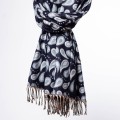 damski szal himalajski z wzorami i frędzlami czarny