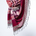 szal himalajski z Nepalu z wzorami etno buraczkowy