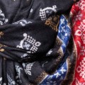 damski szal himalajski z wzorami etno czarny