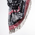 szal himalajski z Nepalu z wzorem kwiatowym w orientalnym stylu czarny