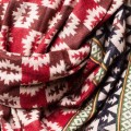 szal himalajski z Nepalu w graficzne wzory etno w orientalnym stylu boho czekoladowo - wiśniowy