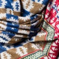 szal himalajski z Nepalu w graficzne wzory etno niebieski
