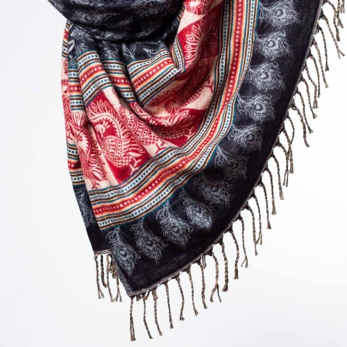 szal himalajski z Nepalu z wzorami etno w orientalnym stylu boho czarny