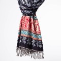 szal himalajski z motywem w kwiatowym w stylu boho z frędzlami czarny