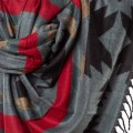 dlugi damski szary grafitowy szal szalik chusta we wzory boho na jesien na zime