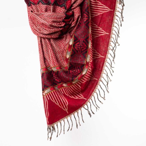 szal z wzorami etno boho czerwony