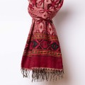 szal z wzorami etno boho wisniowy