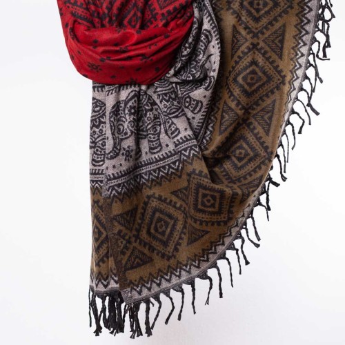 szal koc z wzorami w slonie czerwony