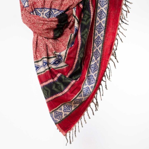 szal z wzorami etno boho czerwony