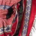 szal z wzorami etno boho czerwony