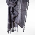 elegancki satynowy szal damski antracytowy srebrny grafitowy