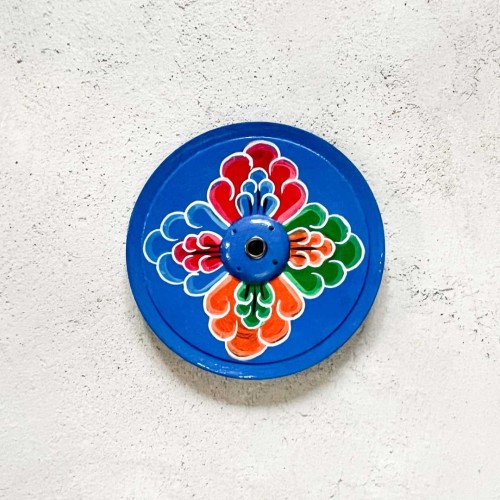 drewniana podstawka pod kadzidla i kadzidelka w patyczkach niebieska