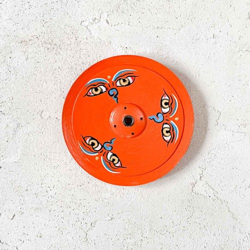 drewniana pomaranczowa podstawka pod kadzidla i kadzidelka w patyczkach oczy buddy