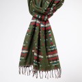 Ciepły szal nepalski w odcieniach zieleni z czerwonym i granatowym wzorem – etniczna chusta na jesień
