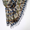 damski szal kocyk w kolorowe wzory etno boho z fredzlami zielony miodowy