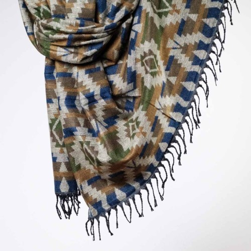 damski szal kocyk w kolorowe wzory etno boho z fredzlami zielony miodowy