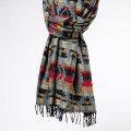 damski szal kocyk w kolorowe wzory etno boho z fredzlami czerwony czarny szary