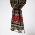 damski szal kocyk w kolorowe wzory etno boho z fredzlami zielony