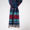 damski szal kocyk w kolorowe wzory etno boho z fredzlami niebieski