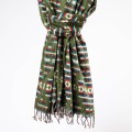 damski szal kocyk w kolorowe wzory etno boho z fredzlami zielony