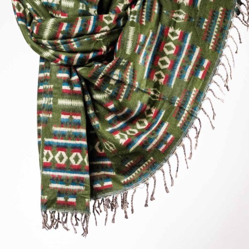 damski szal kocyk w kolorowe wzory etno boho z fredzlami zielony