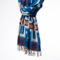 damski szal kocyk w kolorowe wzory etno boho z fredzlami niebieski