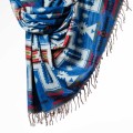damski szal kocyk w kolorowe wzory etno boho z fredzlami niebieski