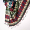 damski szal kocyk w kolorowe wzory etno boho z fredzlami czerwony zielony