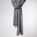 damski elegancki szal kaszmirowy welniany ciemna szara czarna jodelka