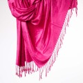 damski satynowy szal magenta rozowy