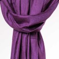 elegancki satynowy szal damski fioletowy jagodowy