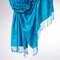 elegancki satynowy szal damski niebieski lazurowy