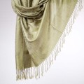 elegancki satynowy szal damski zielony oliwkowy