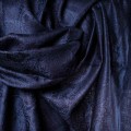 elegancki satynowy szal damski z delikatnym polyskiem granatowy atramentowy