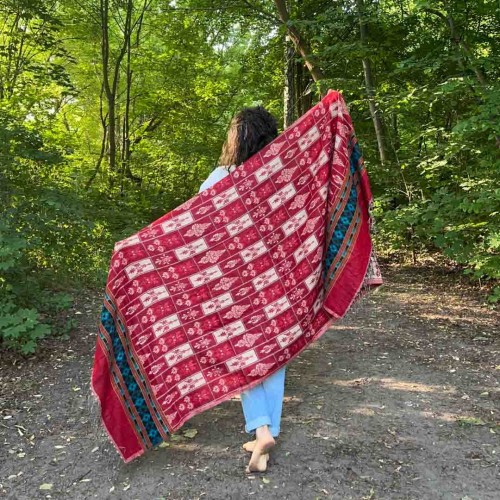 damski szal kocyk w kolorowe wzory etno boho z fredzlami czerwony