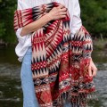 damski szal kocyk w kolorowe wzory etno boho czerwony czarny