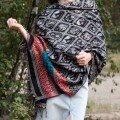 dlugi damski czarny szal szalik indyjski we wzory boho na jesien na zime