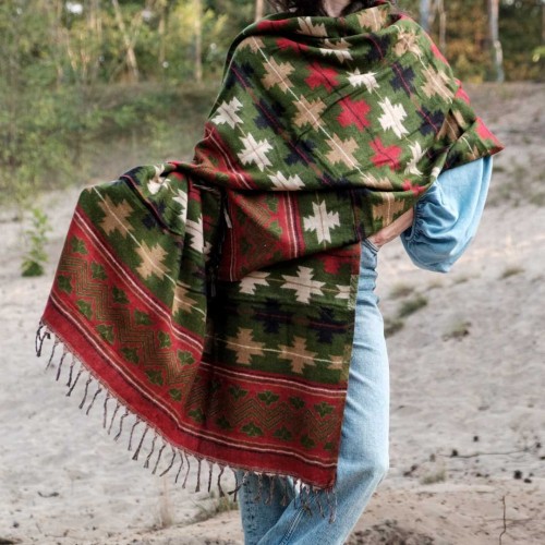 dlugi zielony damski szal szalik we wzory na jesien na zime do plaszcza