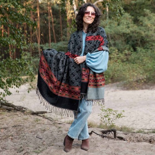 dlugi damski czarny szal szalik na jesien na zime we wzory