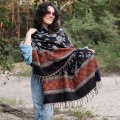 dlugi zimowy jesienny szal szalik damski czarny we wzory w kwiaty etno boho