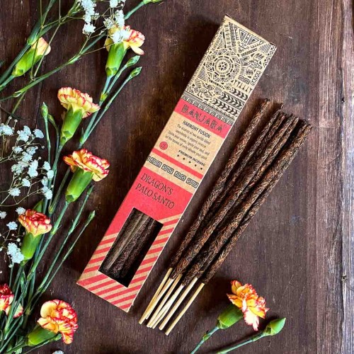 naturalne indyjskie kadzidla kadzidelka palo santo smocza krew do jogi medytacji relaksu na stres