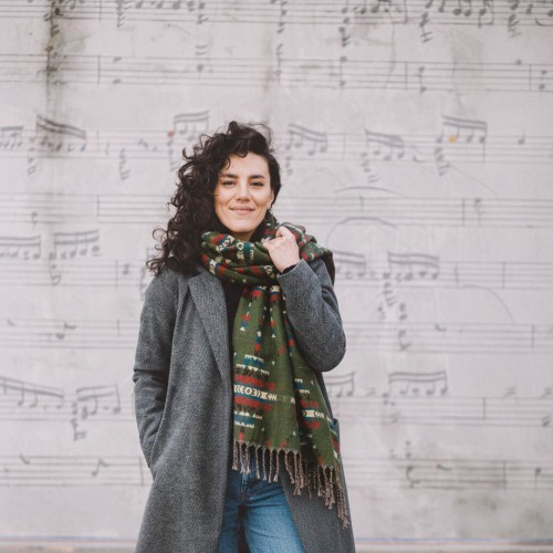 Zielony szal boho z etnicznym wzorem i frędzlami – szal nepalski na jesień lub zimę, idealny jako prezent