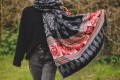 szal himalajski z Nepalu z wzorami etno w orientalnym stylu boho czarny